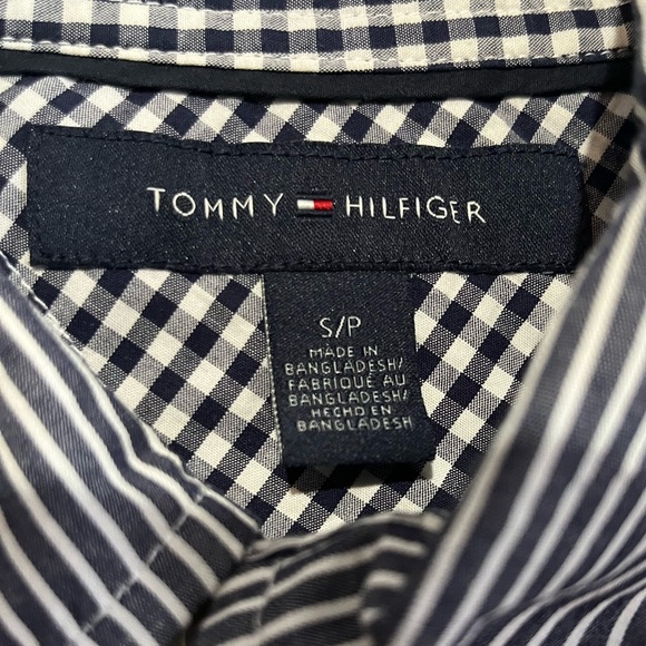 ⭐️ 2 for 1 ⭐️ Tommy Hilfiger Striped Long Sleeve Button Up - Picture 2 of 3